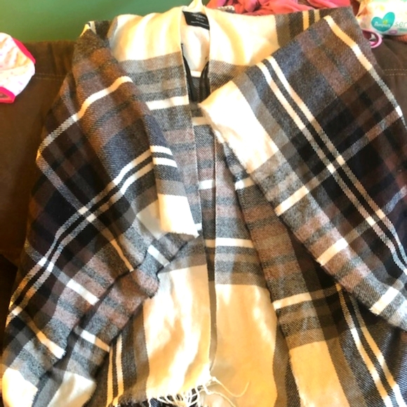 Plaid shawl - Picture 2 of 3